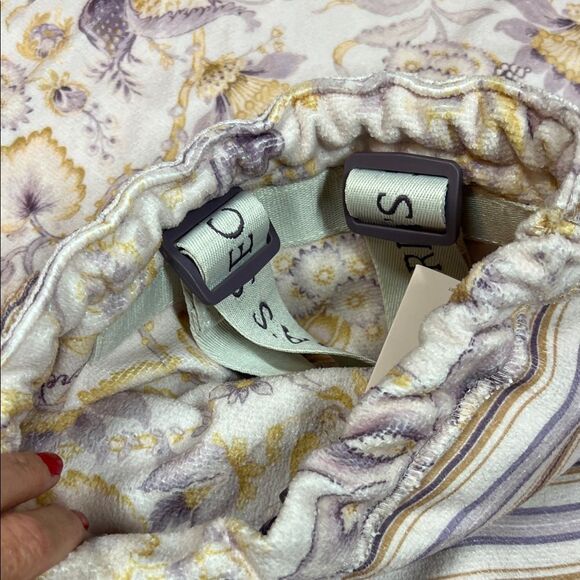 Victoria Secret 2-in-1 Floral Towel Backpack - Picture 3 of 9